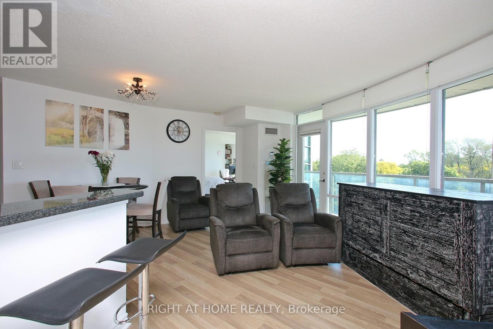 505 - 3830 Bathurst Street Property Photo 6