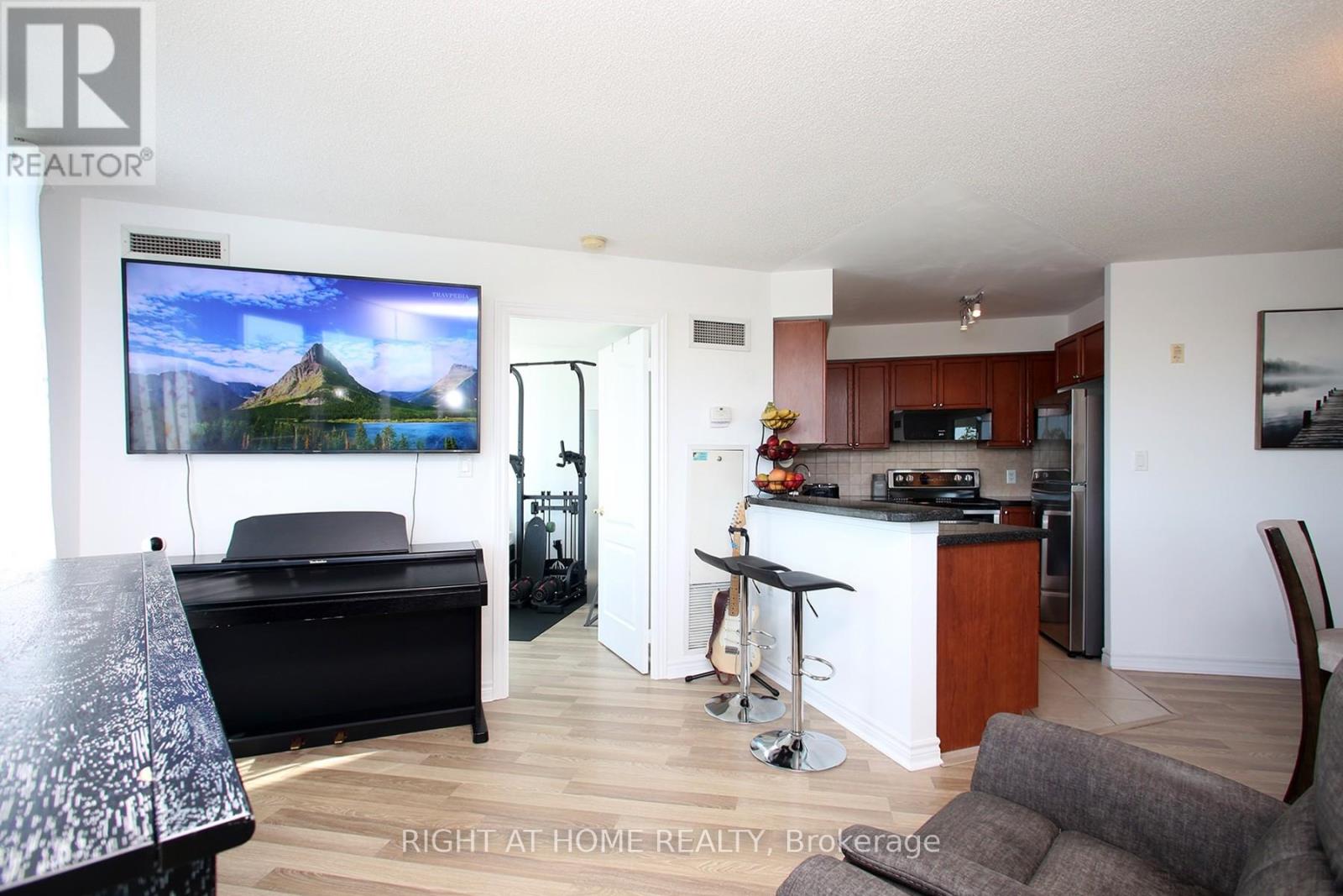 505 - 3830 Bathurst Street Property Photo 7