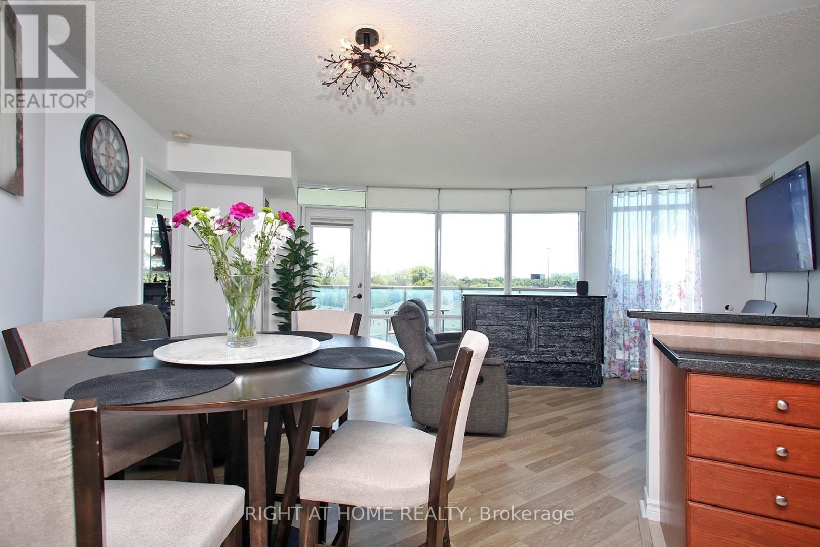 505 - 3830 Bathurst Street Property Photo 9