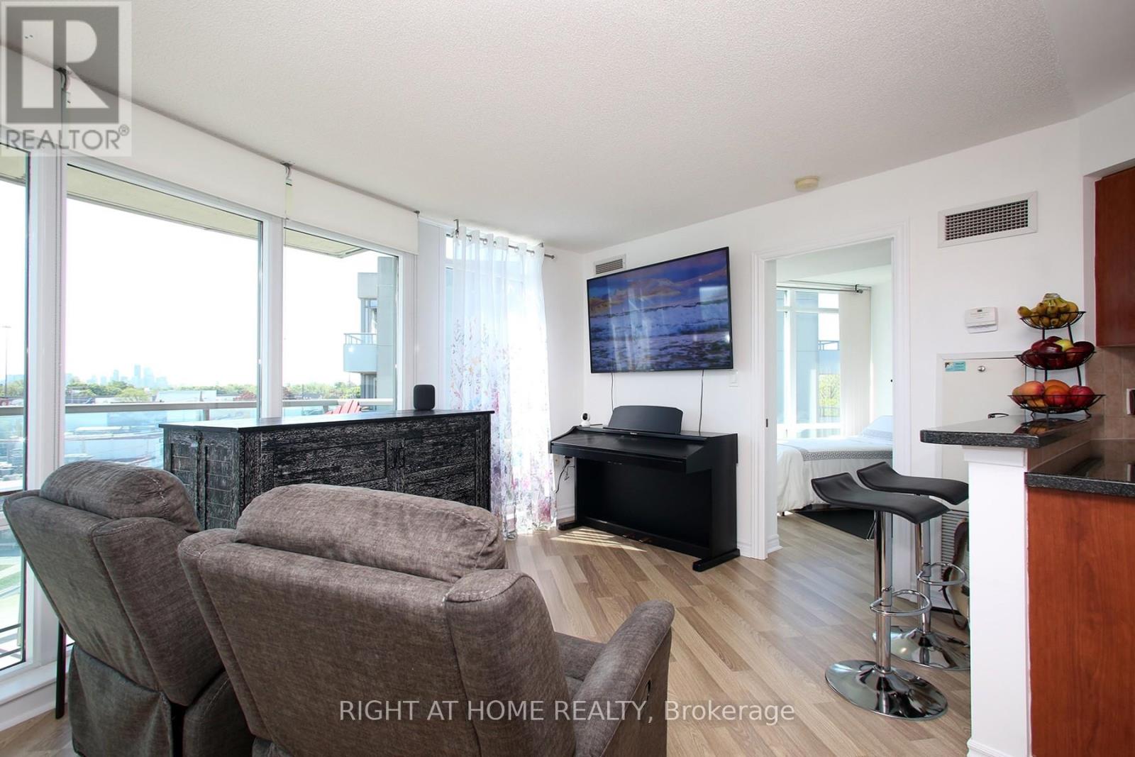 505 - 3830 Bathurst Street Property Photo 11