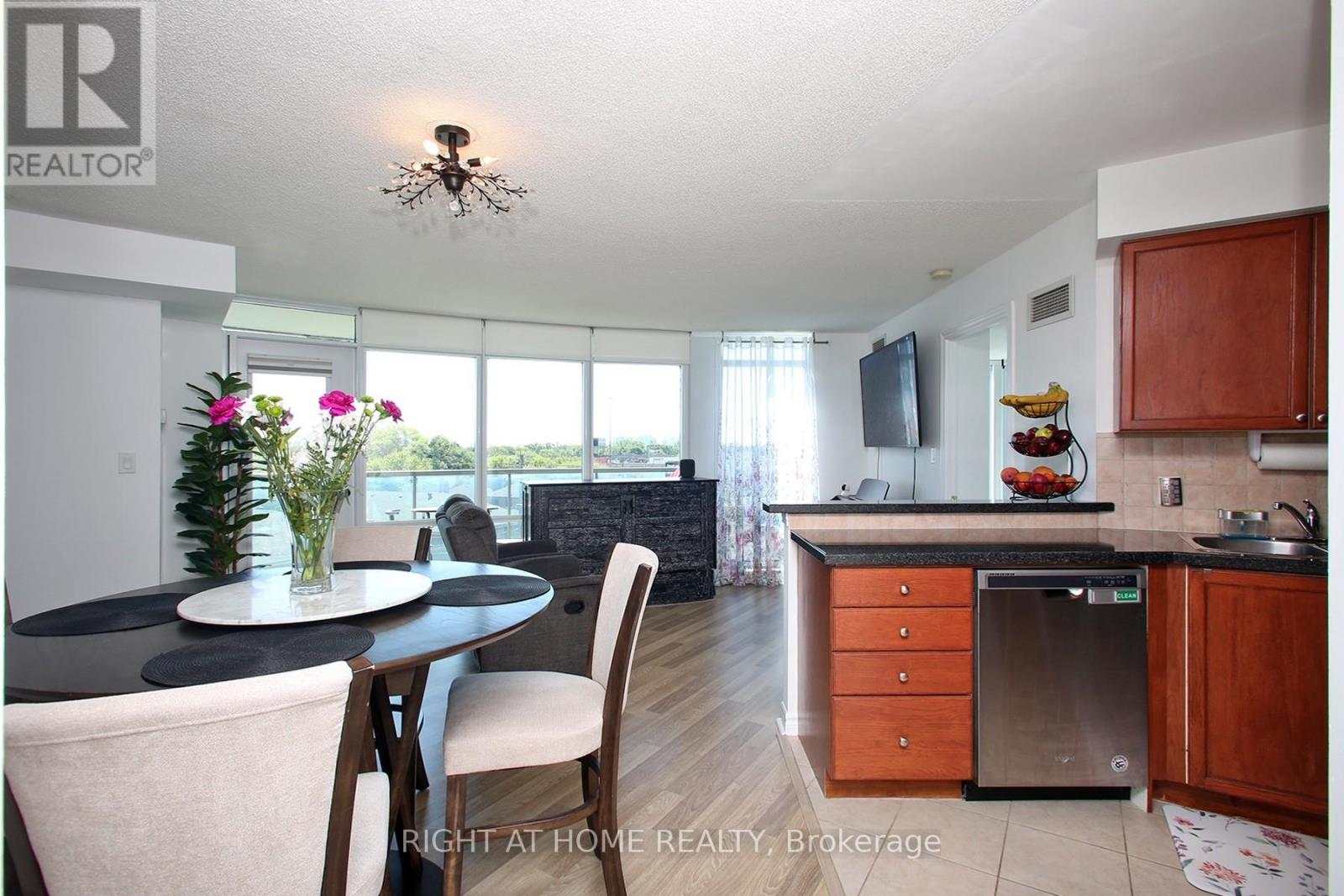 505 - 3830 Bathurst Street Property Photo 14