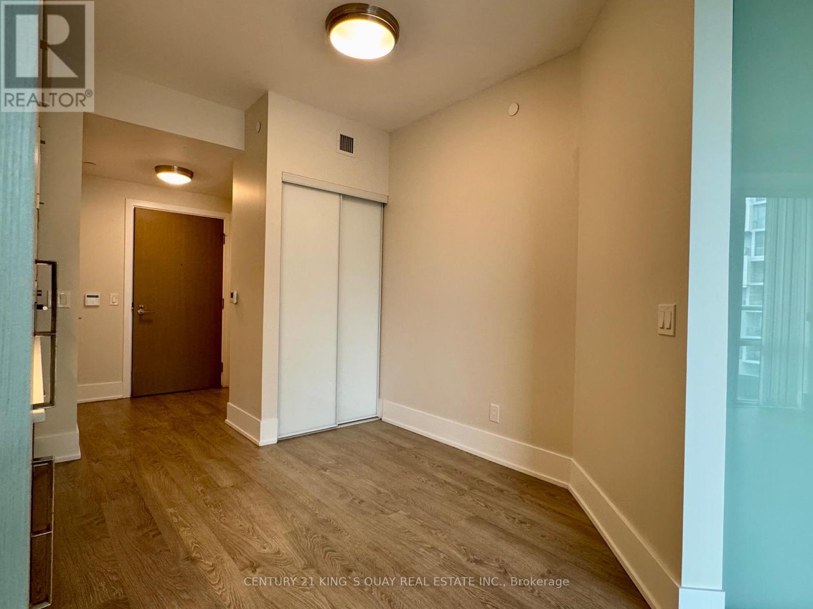 820 - 1 Edgewater Drive Property Photo 14