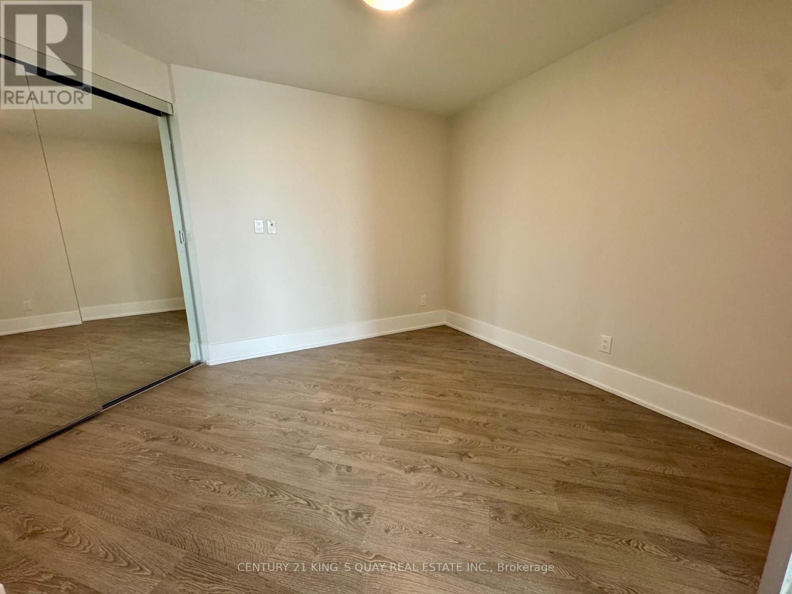 820 - 1 Edgewater Drive Property Photo 15