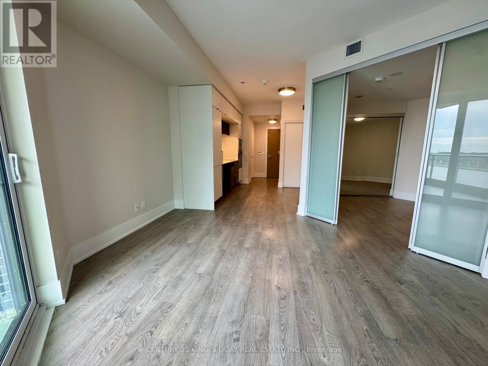 820 - 1 Edgewater Drive Property Photo 18