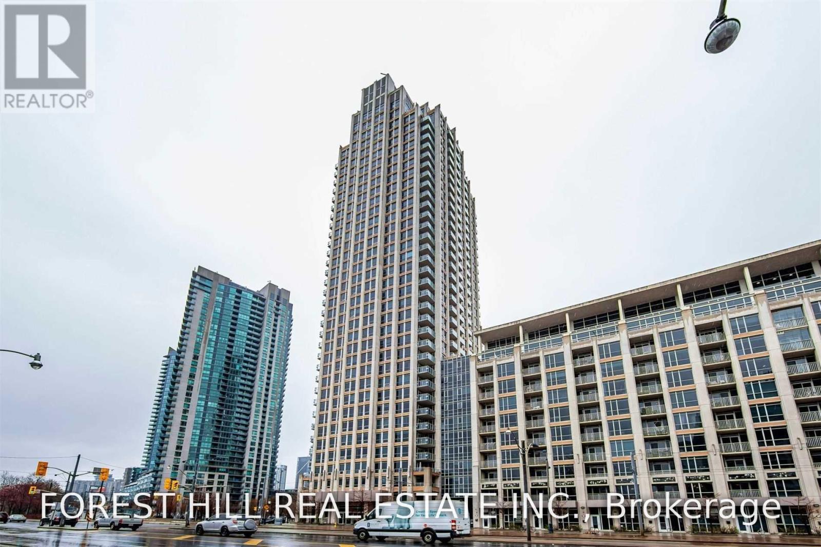 812 - 628 FLEET STREET S Property Photo 1