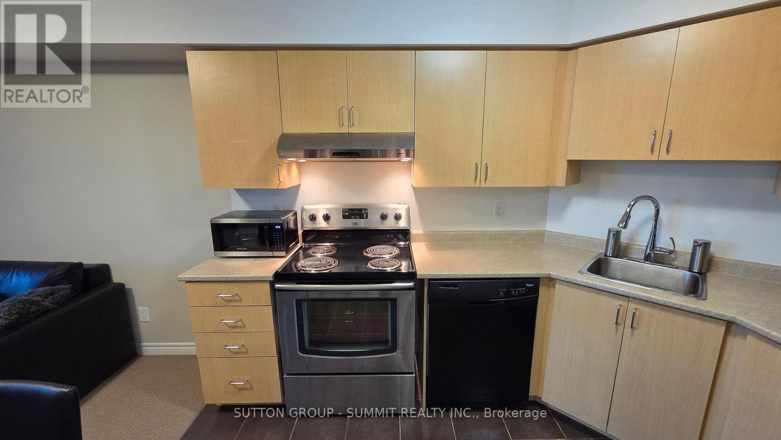 409 - 35 Saranac Boulevard Property Photo 3