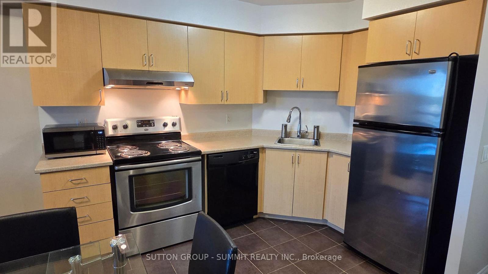 409 - 35 Saranac Boulevard Property Photo 4