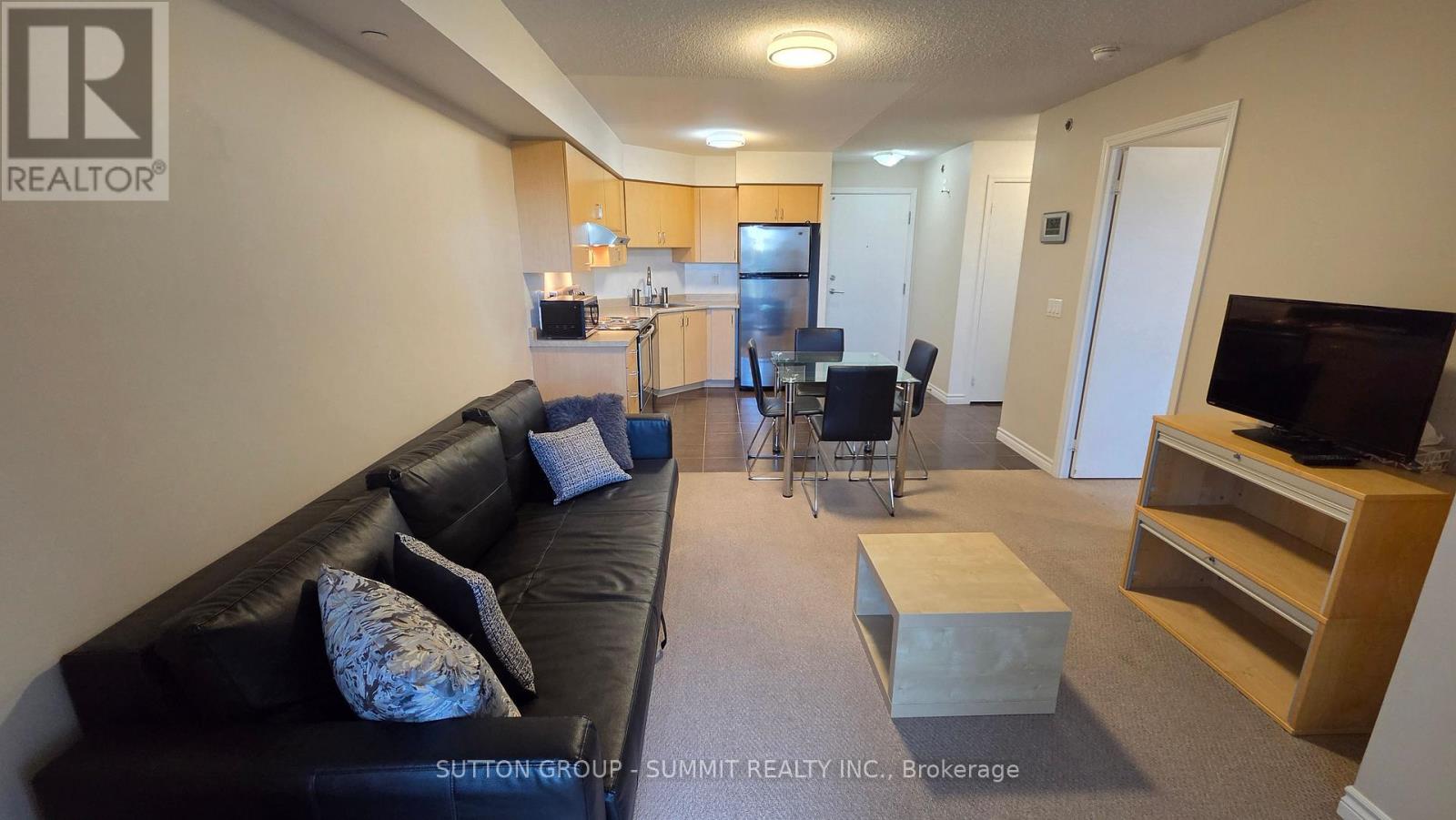 409 - 35 Saranac Boulevard Property Photo 8