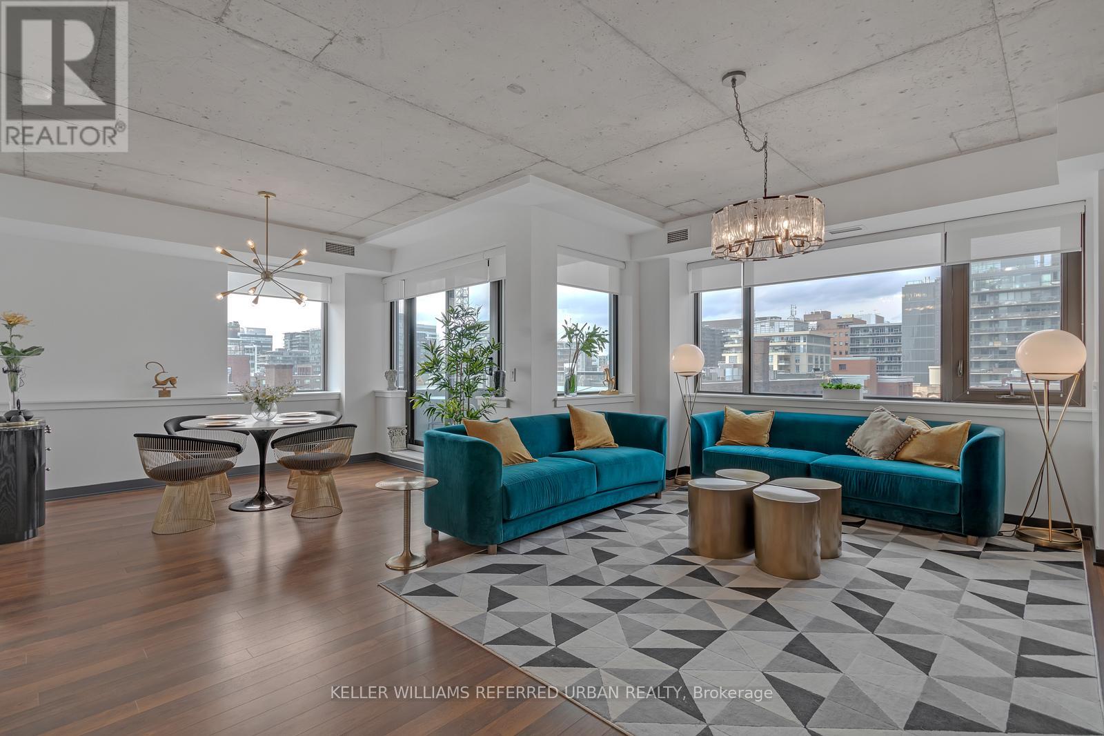 710 - 400 Wellington Street W Property Photo 2