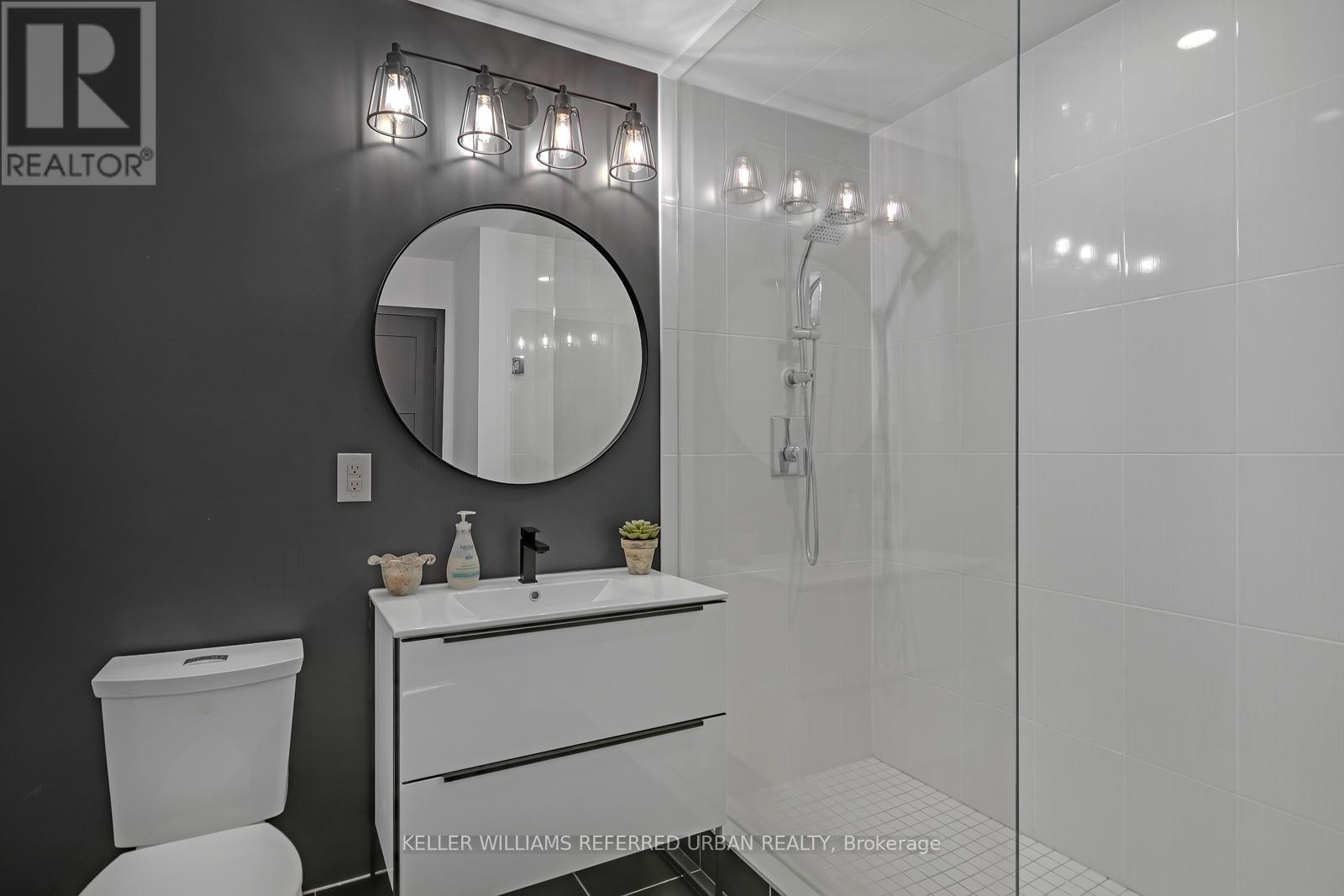 710 - 400 Wellington Street W Property Photo 15