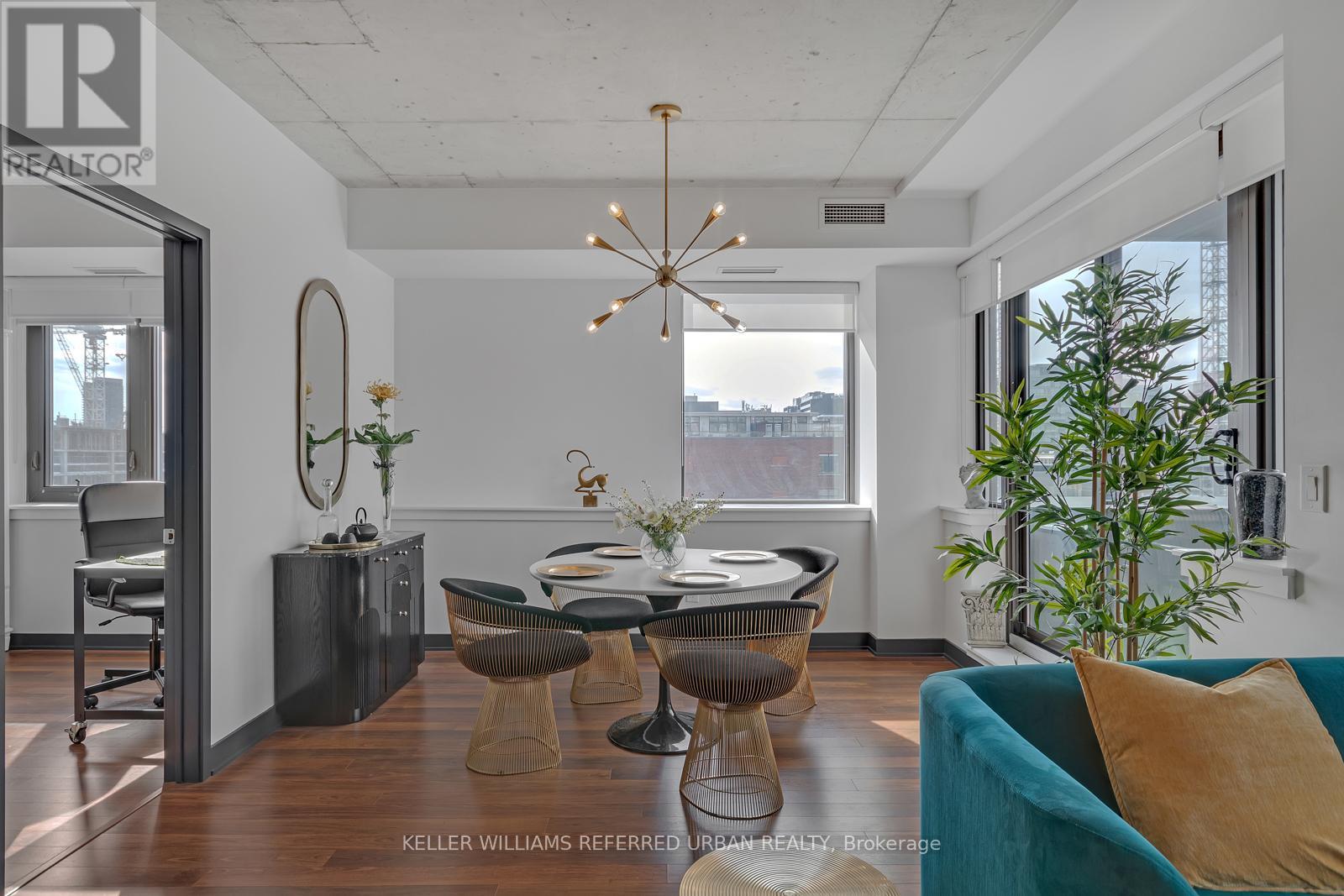710 - 400 Wellington Street W Property Photo 17