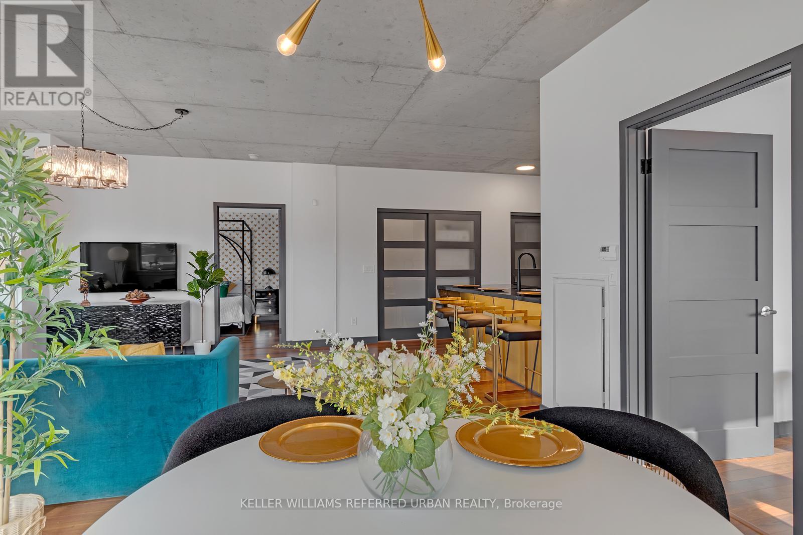 710 - 400 Wellington Street W Property Photo 18