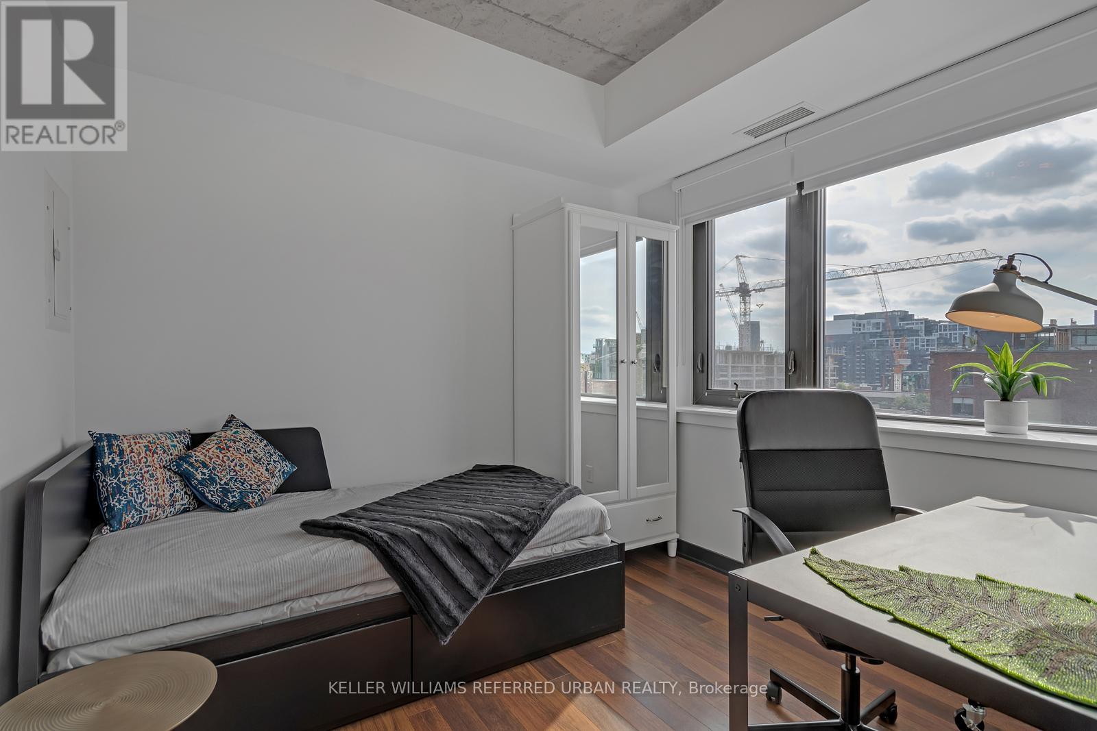 710 - 400 Wellington Street W Property Photo 19