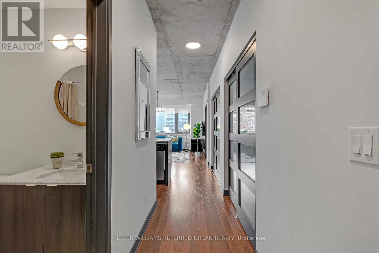 710 - 400 Wellington Street W Property Photo 21