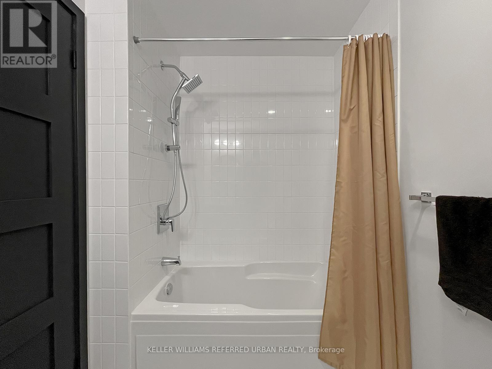 710 - 400 Wellington Street W Property Photo 22
