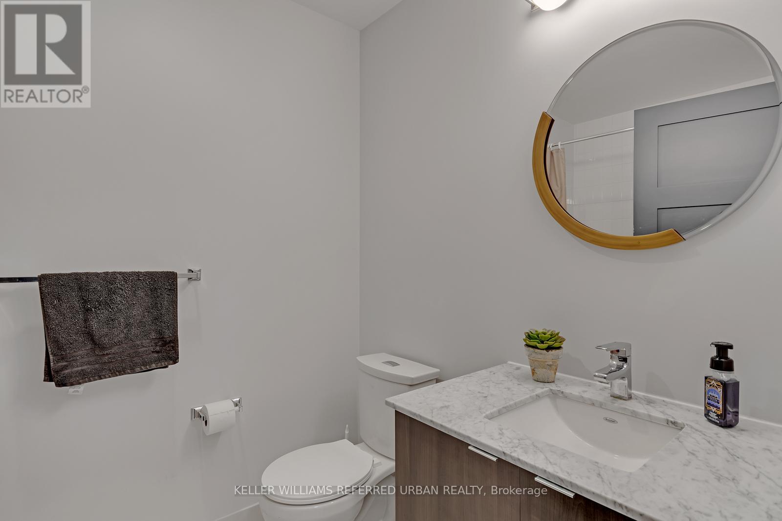 710 - 400 Wellington Street W Property Photo 23