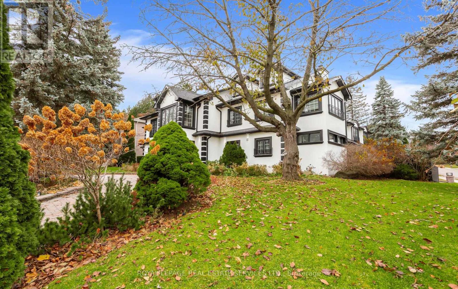 197 The Bridle Path Property Photo 4