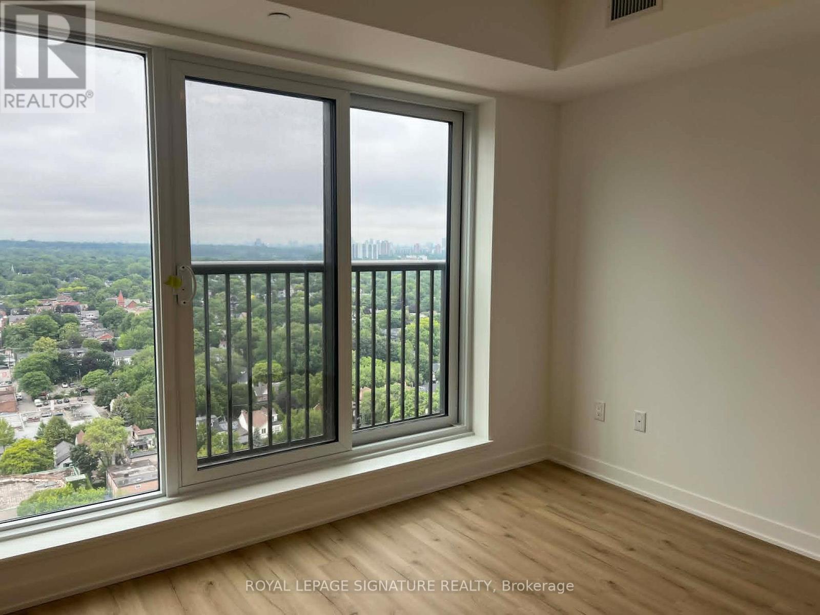 2310 - 10 Oak St Street Property Photo 2