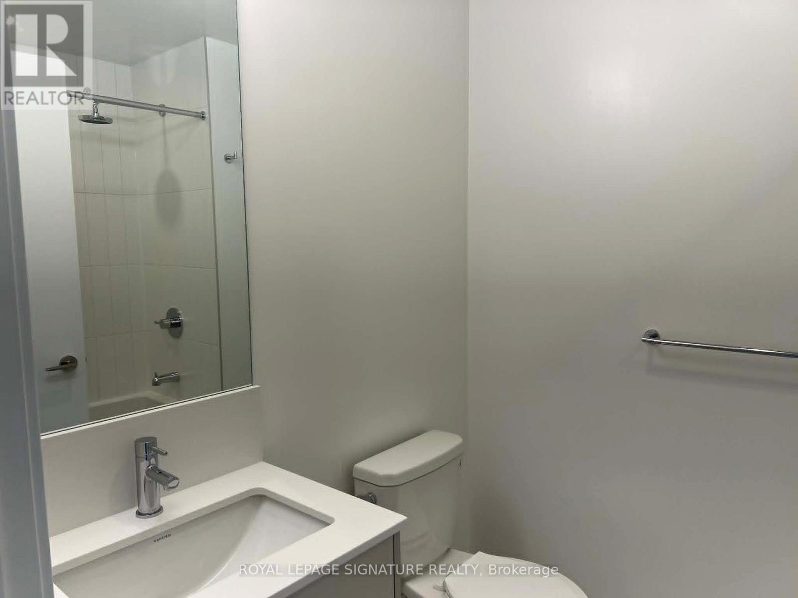 2310 - 10 Oak St Street Property Photo 6