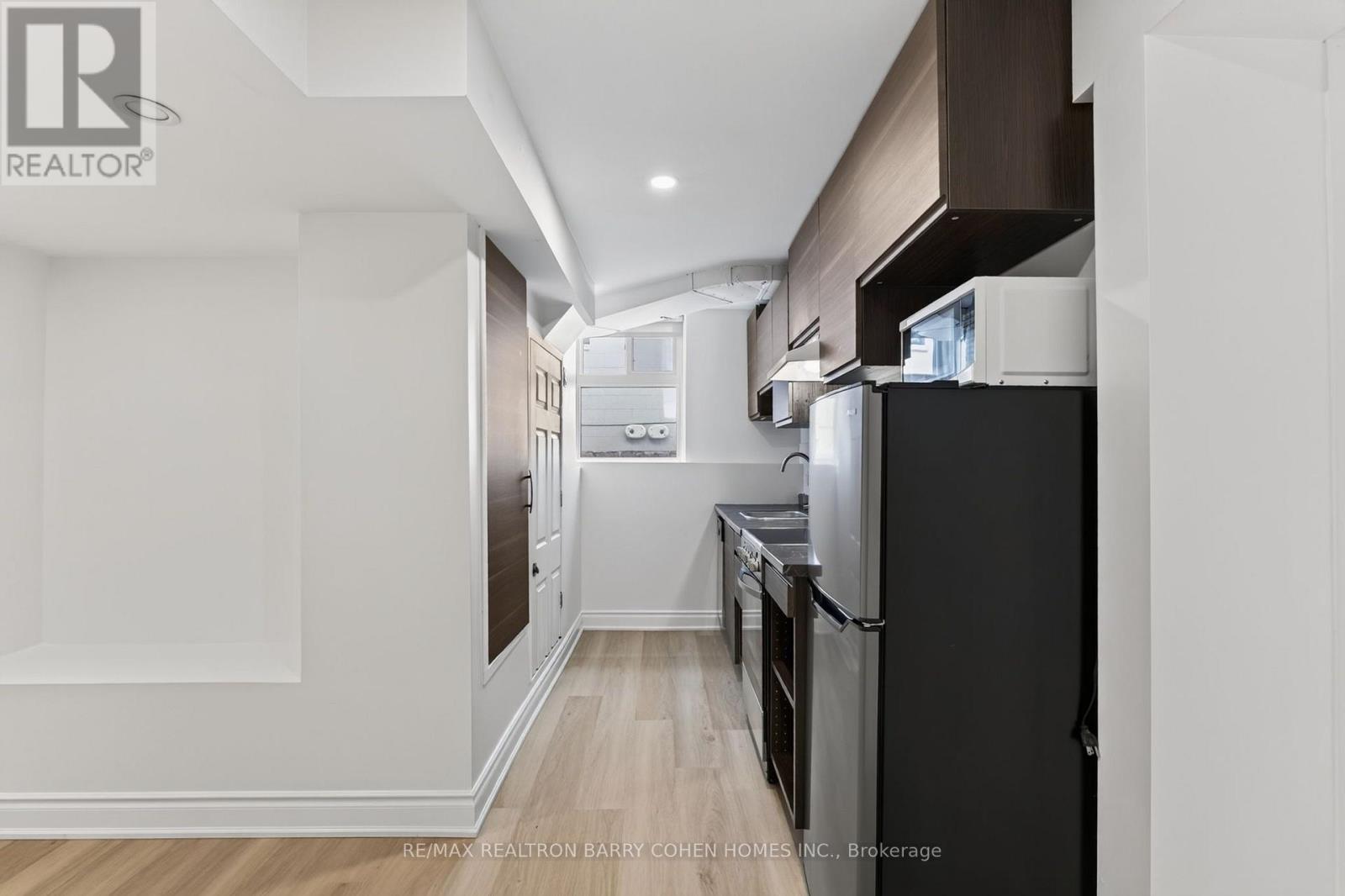 Lower - 371 Howland Avenue Property Photo 8