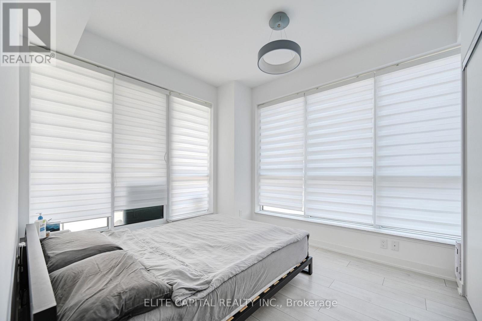 740 - 31 Tippett Road Property Photo 8