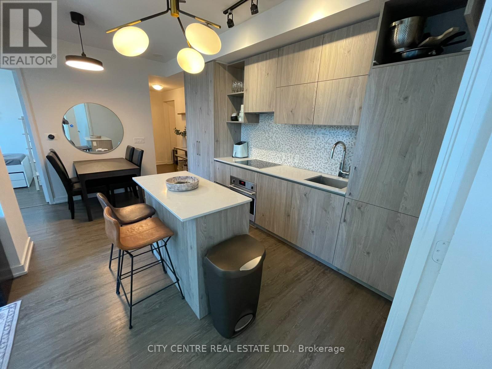 1602 - 1 Yorkville Avenue Property Photo 2