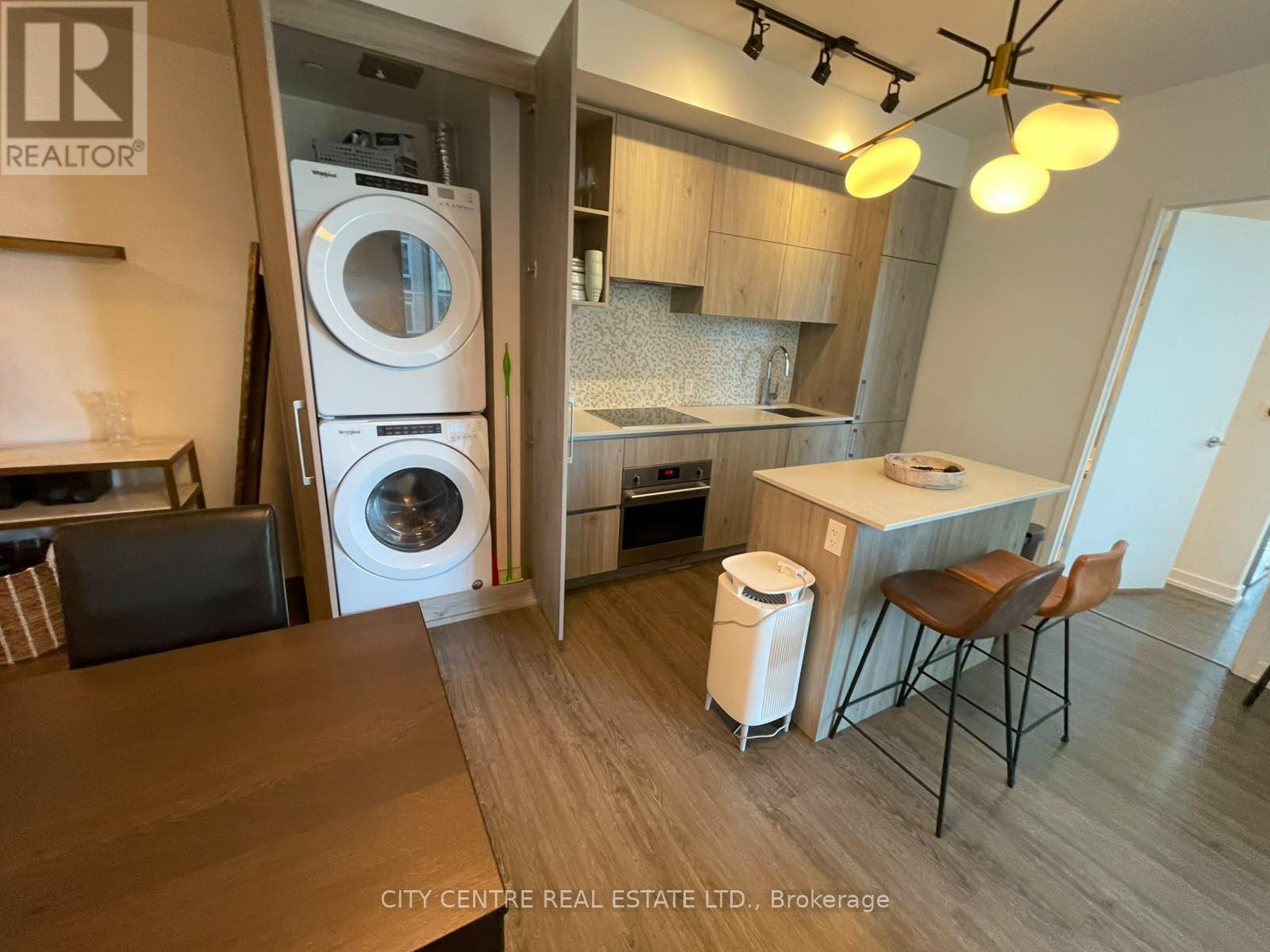 1602 - 1 Yorkville Avenue Property Photo 3