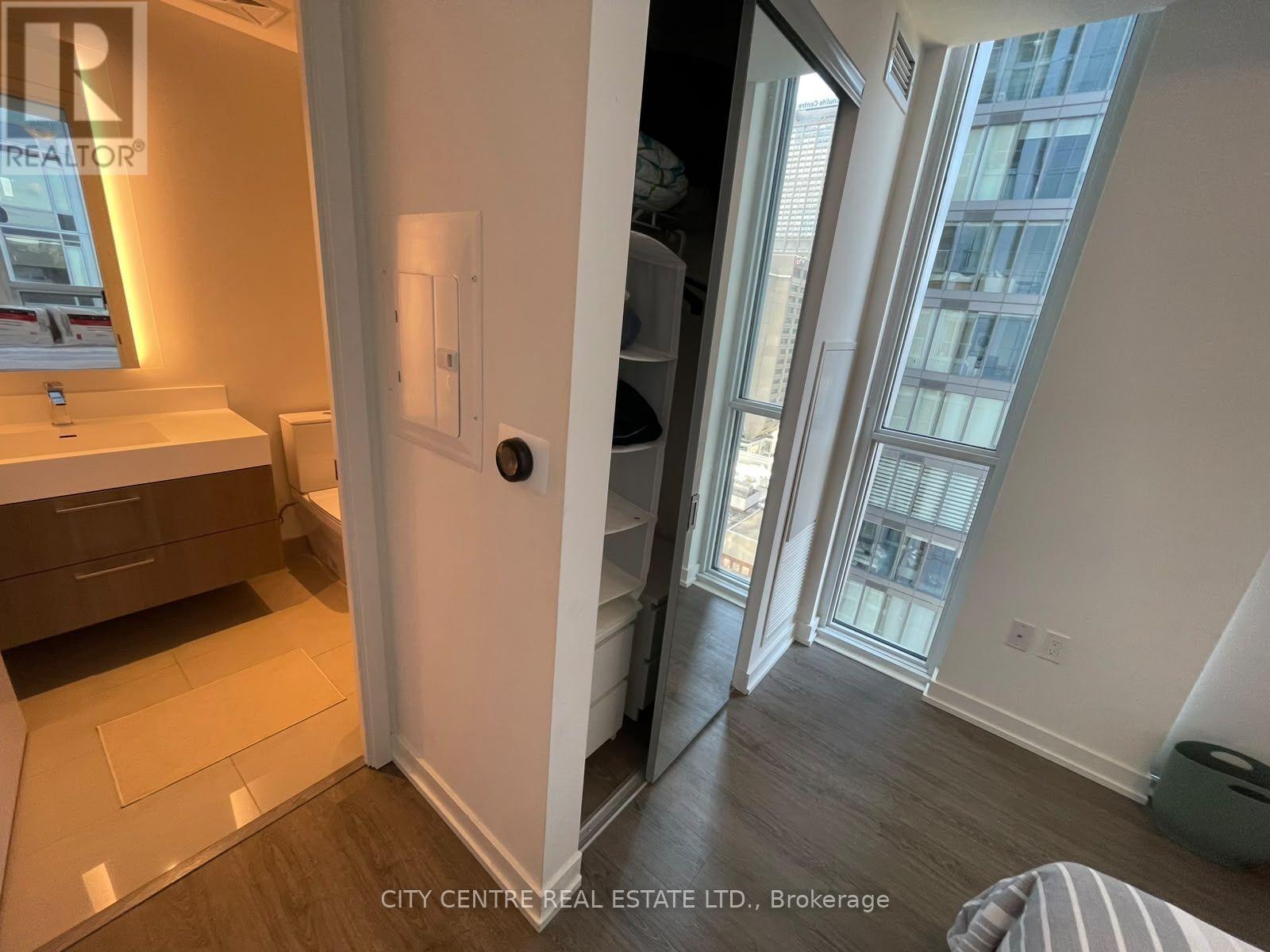 1602 - 1 Yorkville Avenue Property Photo 11