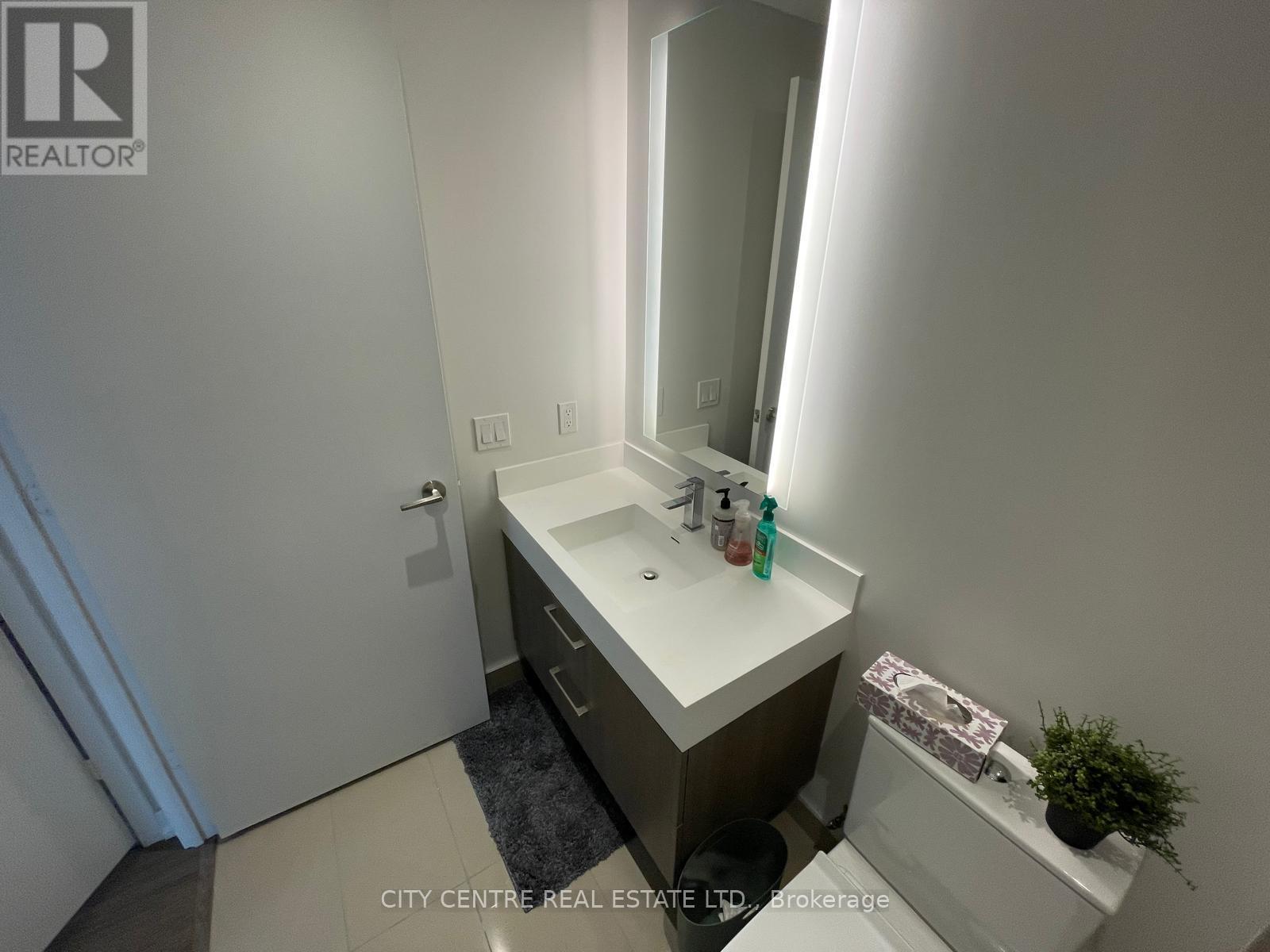 1602 - 1 Yorkville Avenue Property Photo 14