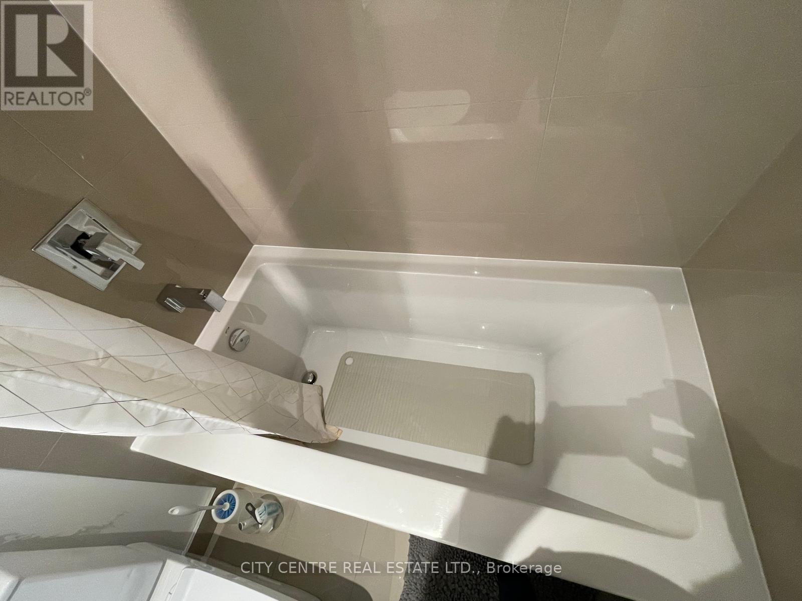 1602 - 1 Yorkville Avenue Property Photo 15