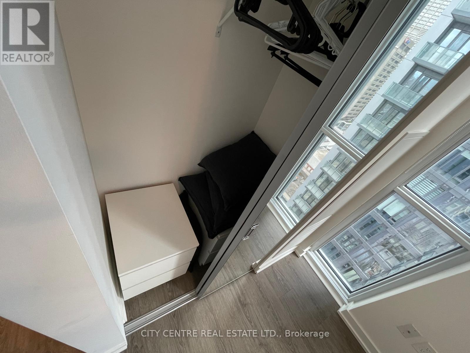 1602 - 1 Yorkville Avenue Property Photo 20