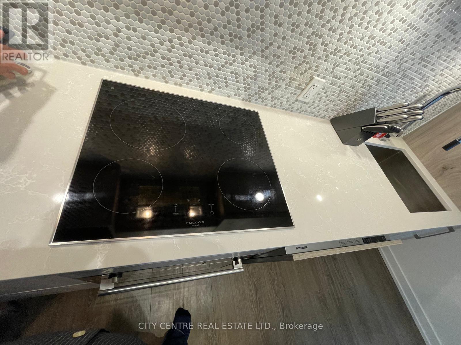 1602 - 1 Yorkville Avenue Property Photo 27