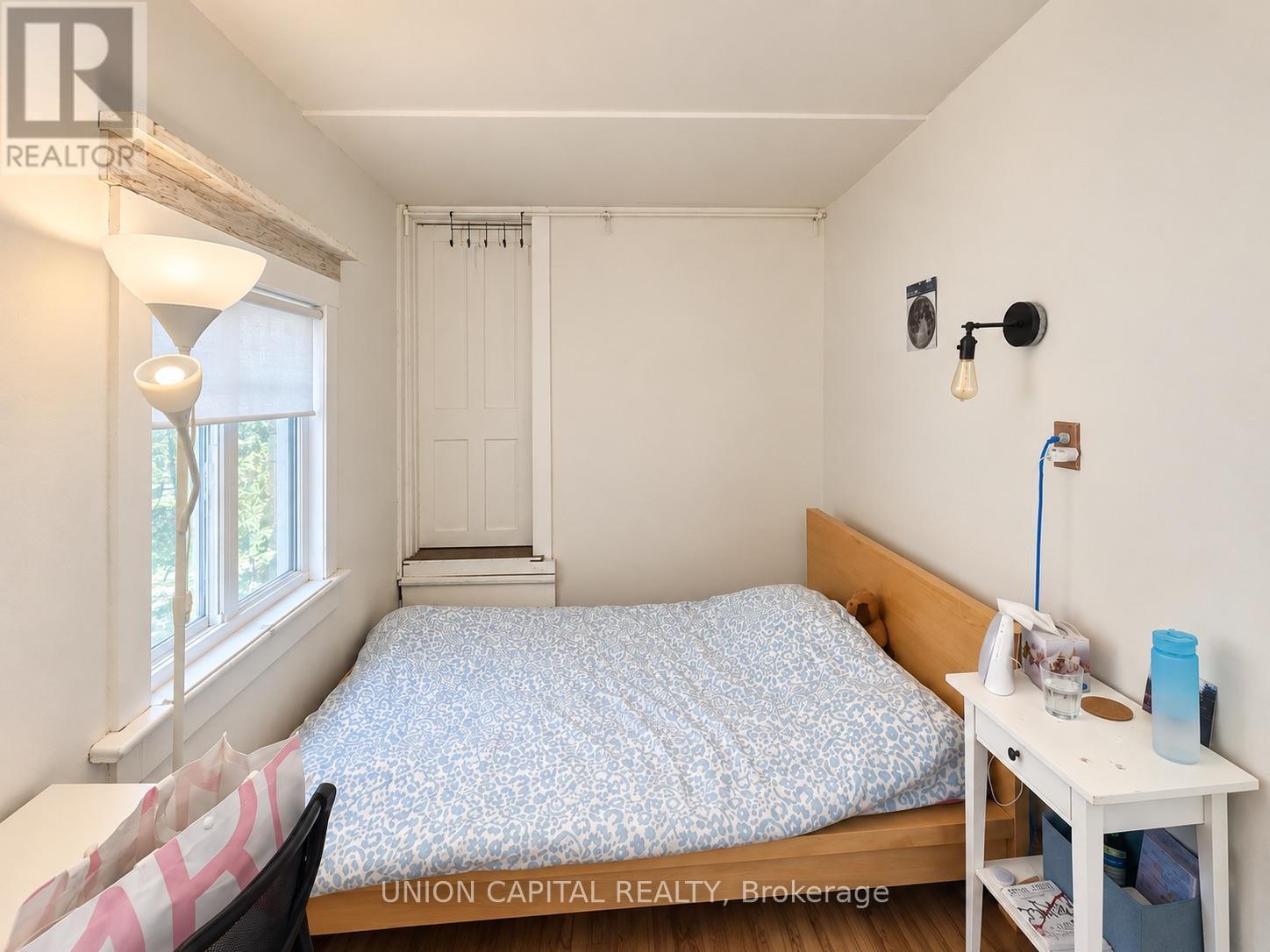 2nd Fl - 459 Queen Street W Property Photo 6