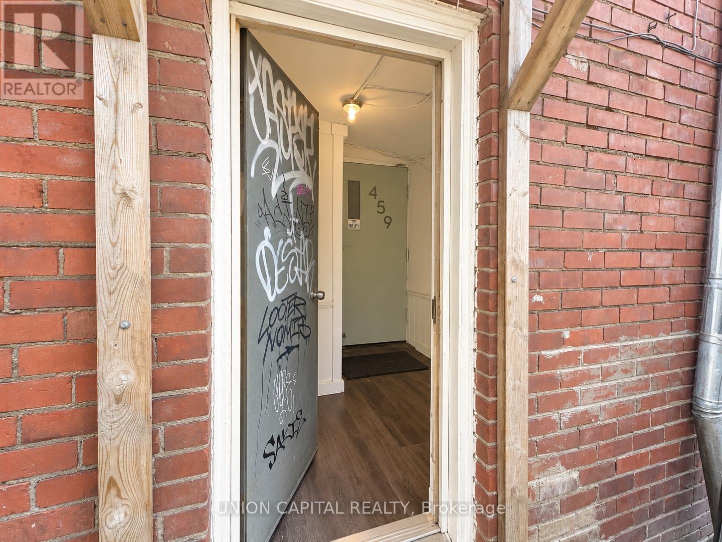 2nd Fl - 459 Queen Street W Property Photo 12