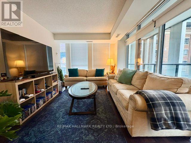 206 - 400 Adelaide Street E Property Photo 8
