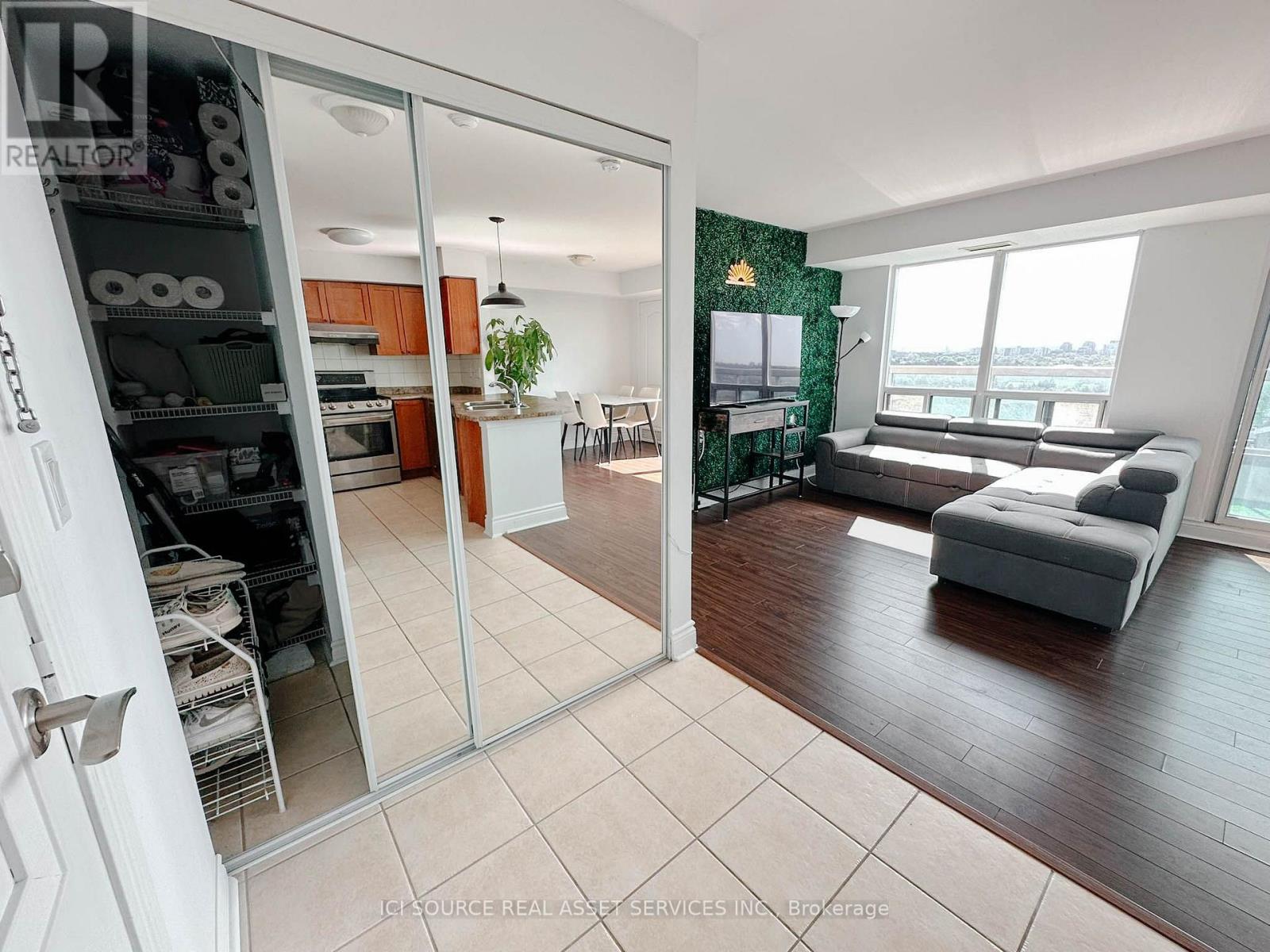 901 - 935 Sheppard Avenue W Property Photo 2