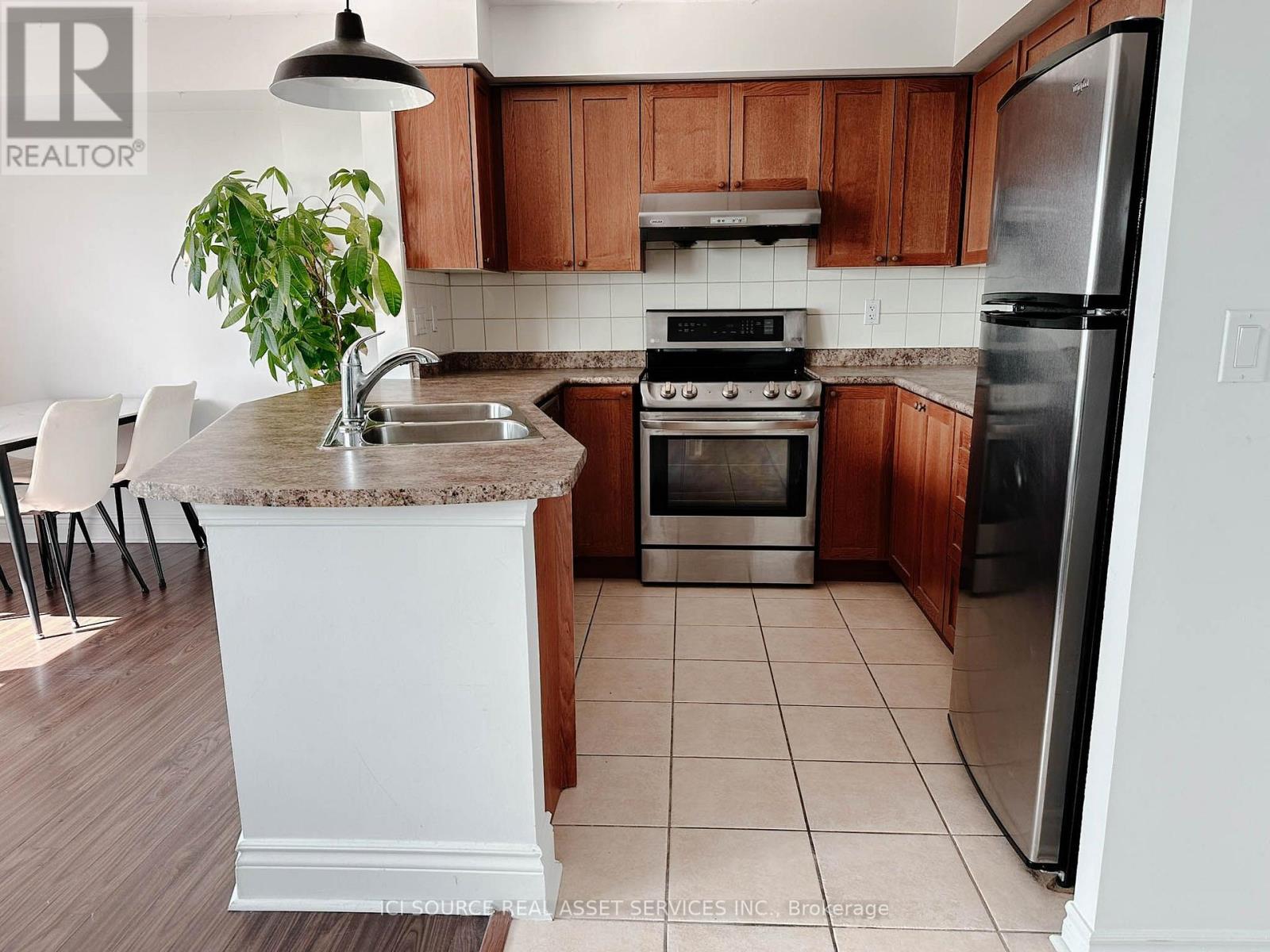 901 - 935 Sheppard Avenue W Property Photo 4