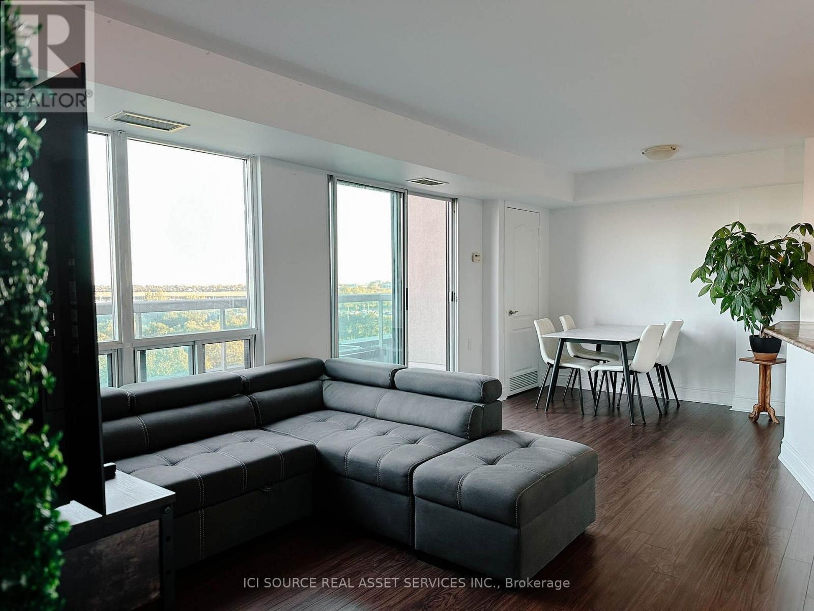 901 - 935 Sheppard Avenue W Property Photo 5