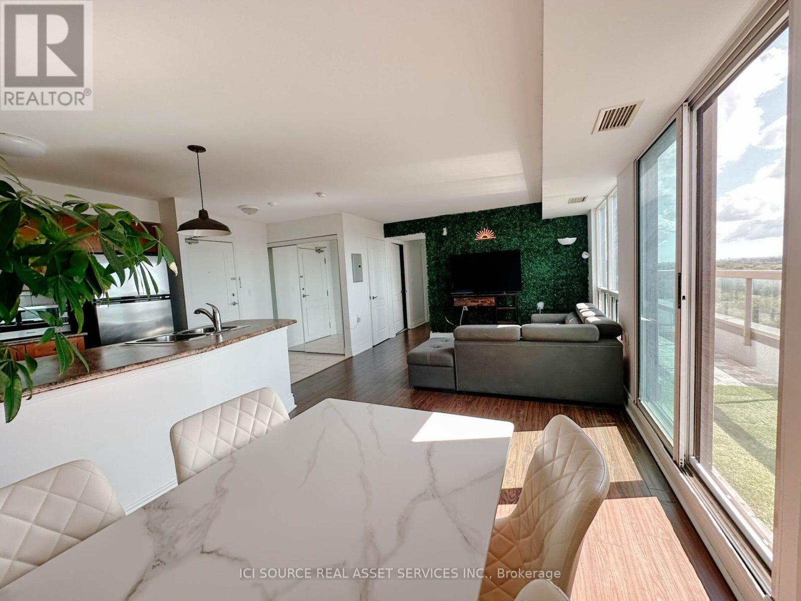 901 - 935 Sheppard Avenue W Property Photo 6