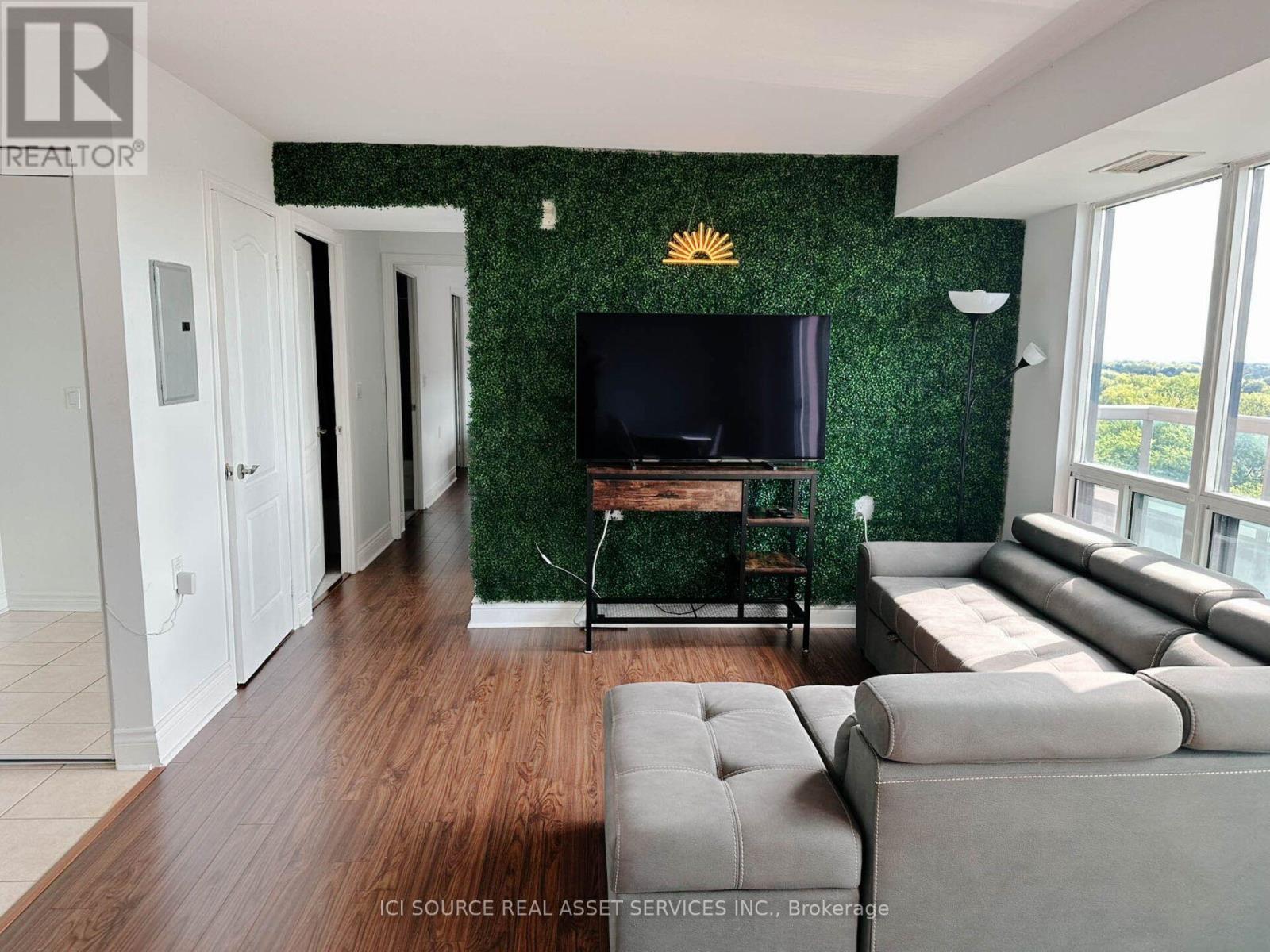 901 - 935 Sheppard Avenue W Property Photo 7