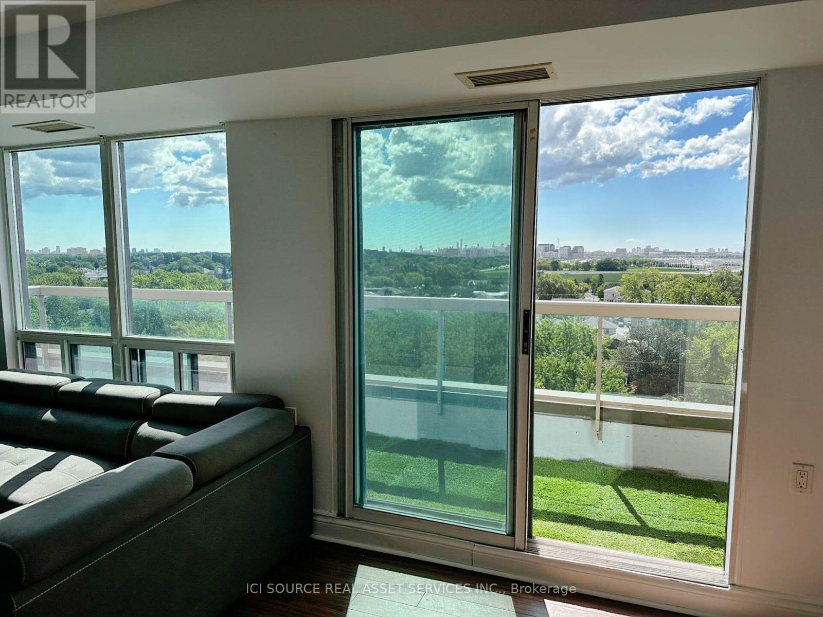 901 - 935 Sheppard Avenue W Property Photo 8