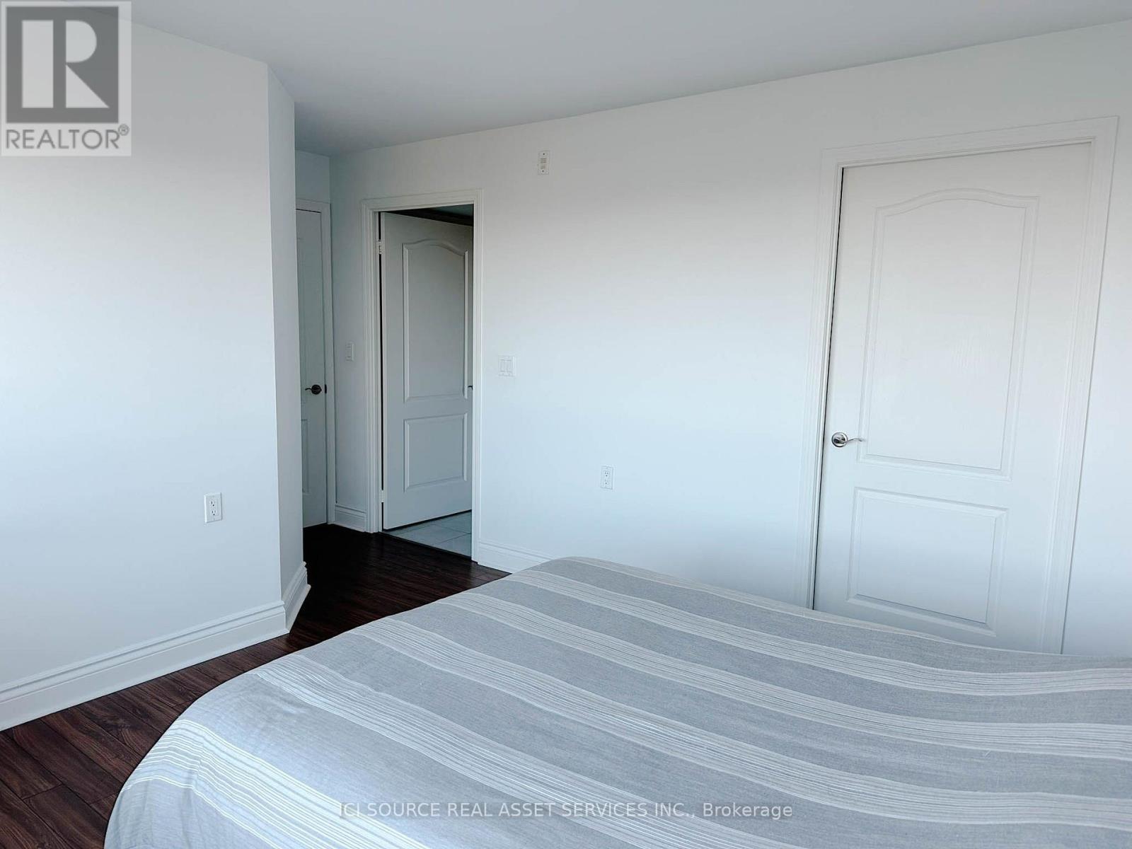 901 - 935 Sheppard Avenue W Property Photo 19