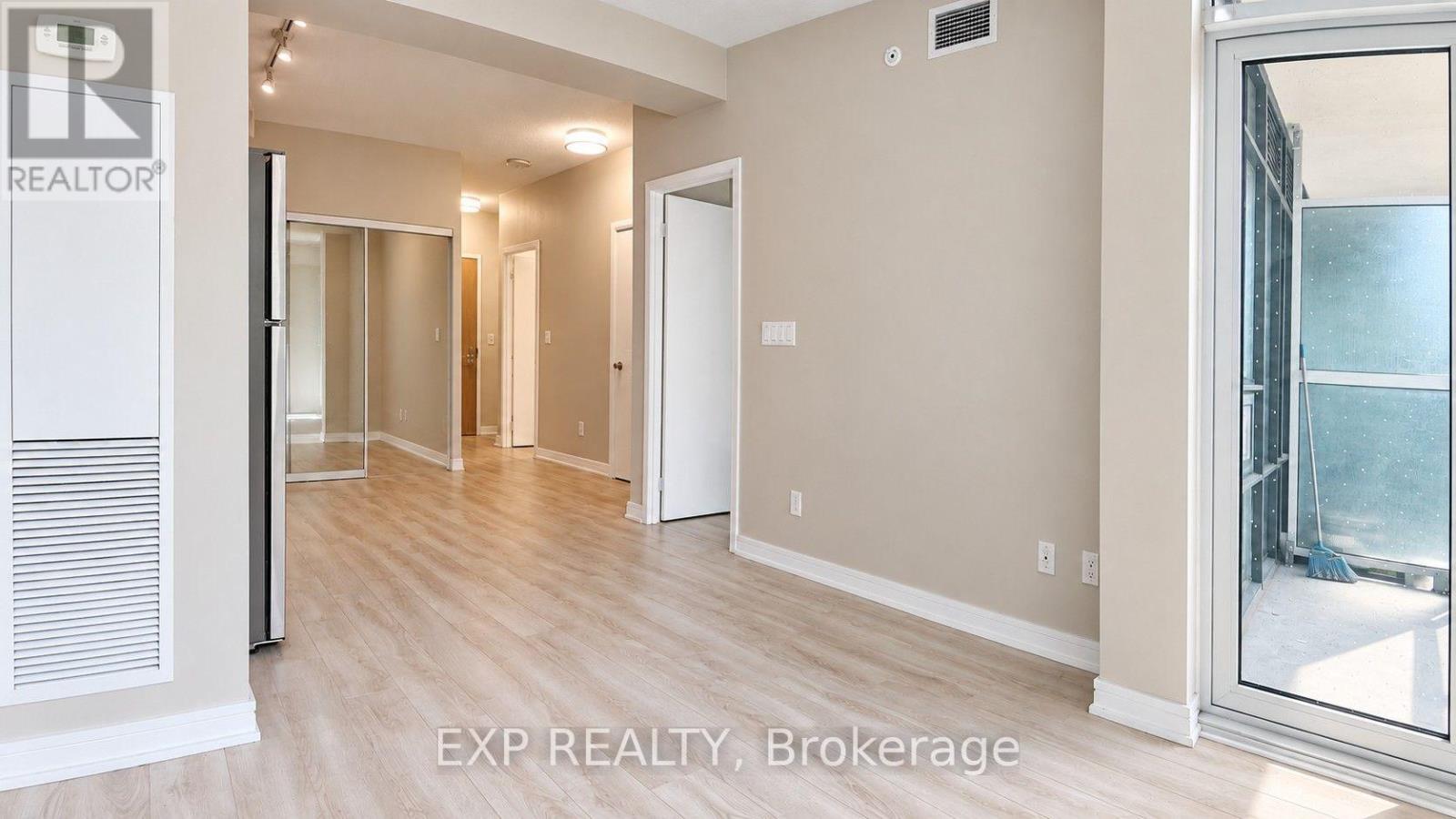 512 - 621 Sheppard Avenue E Property Photo 9
