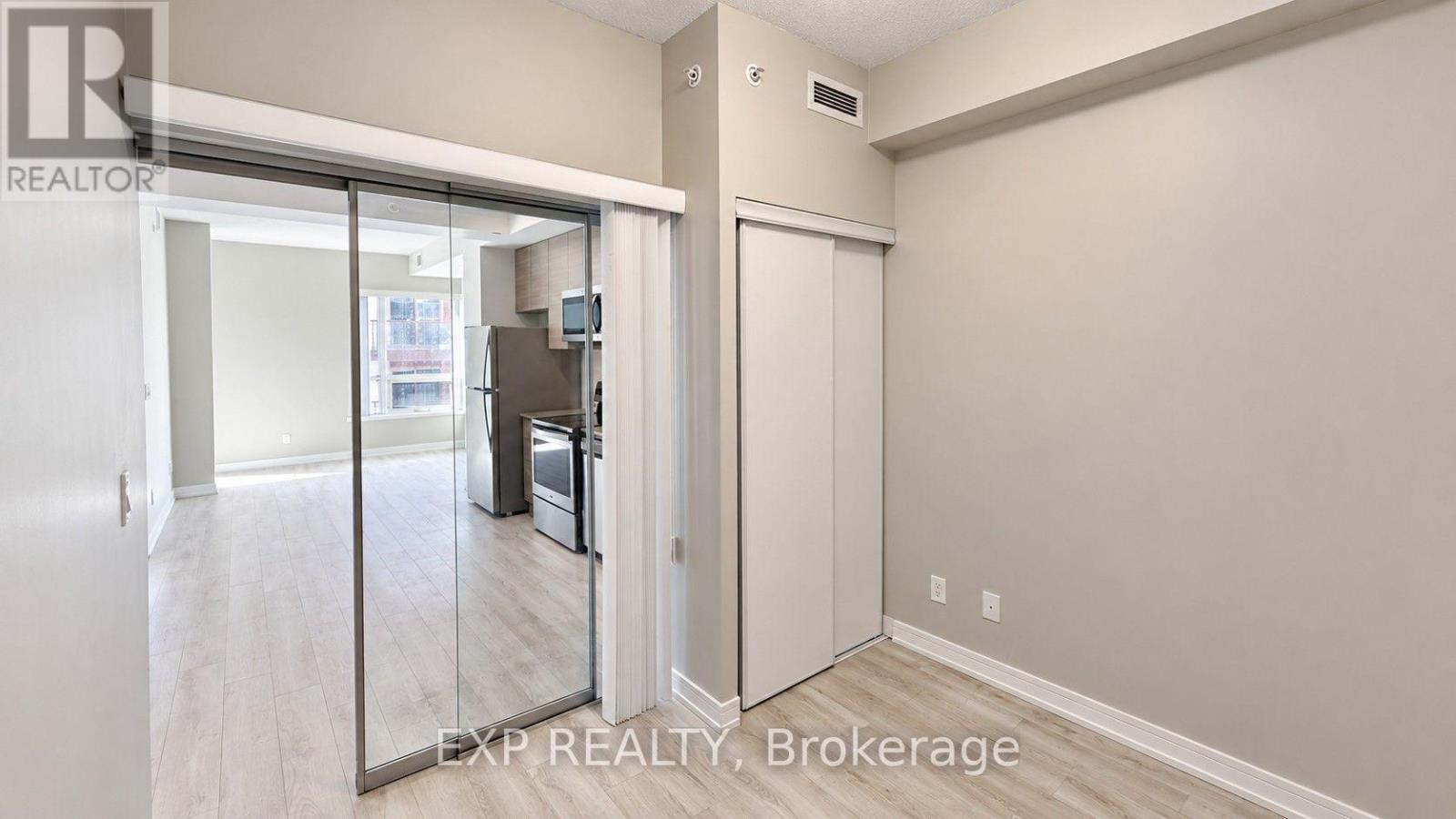 512 - 621 Sheppard Avenue E Property Photo 13