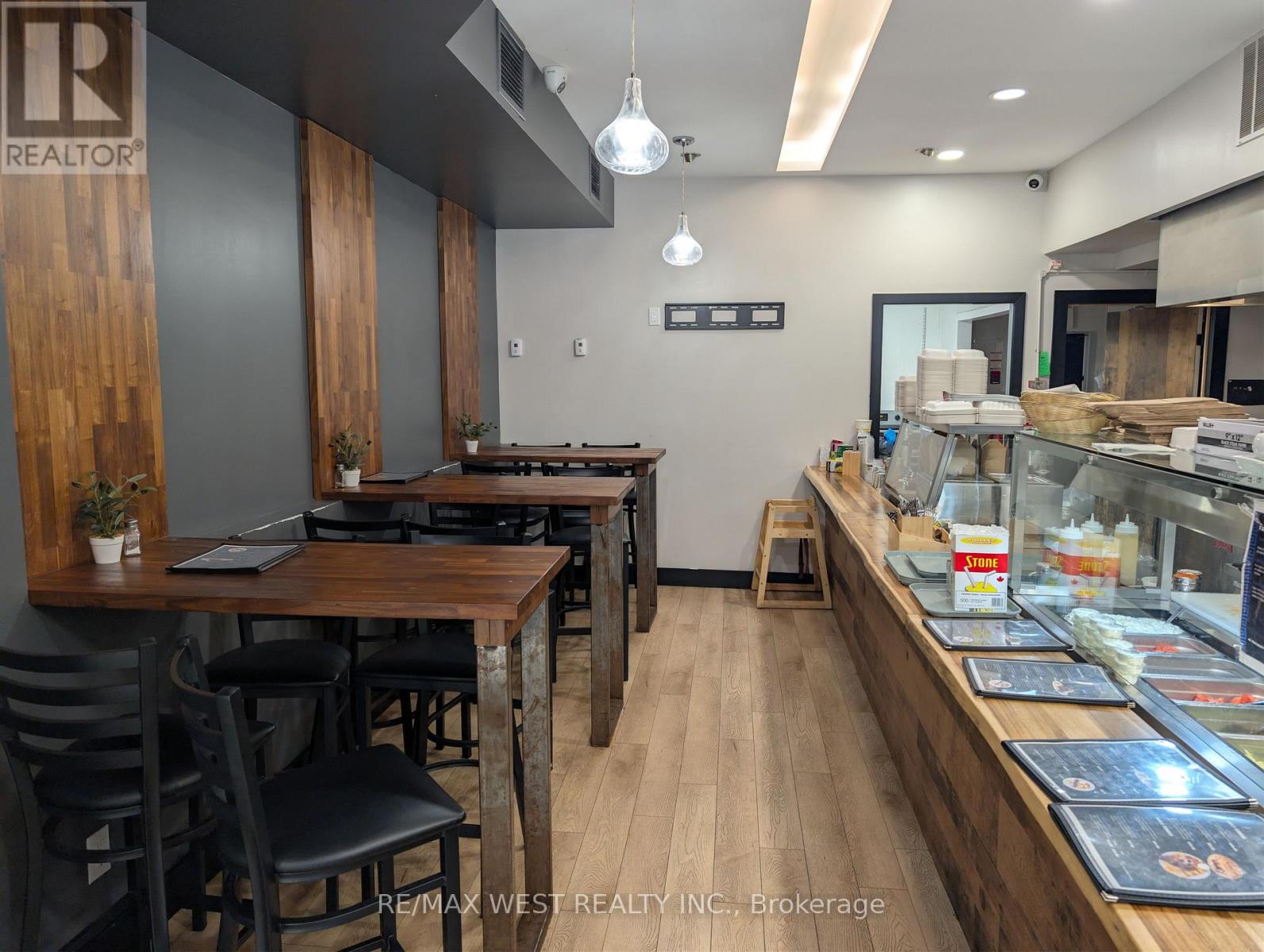 495 Bloor Street W Property Photo 4