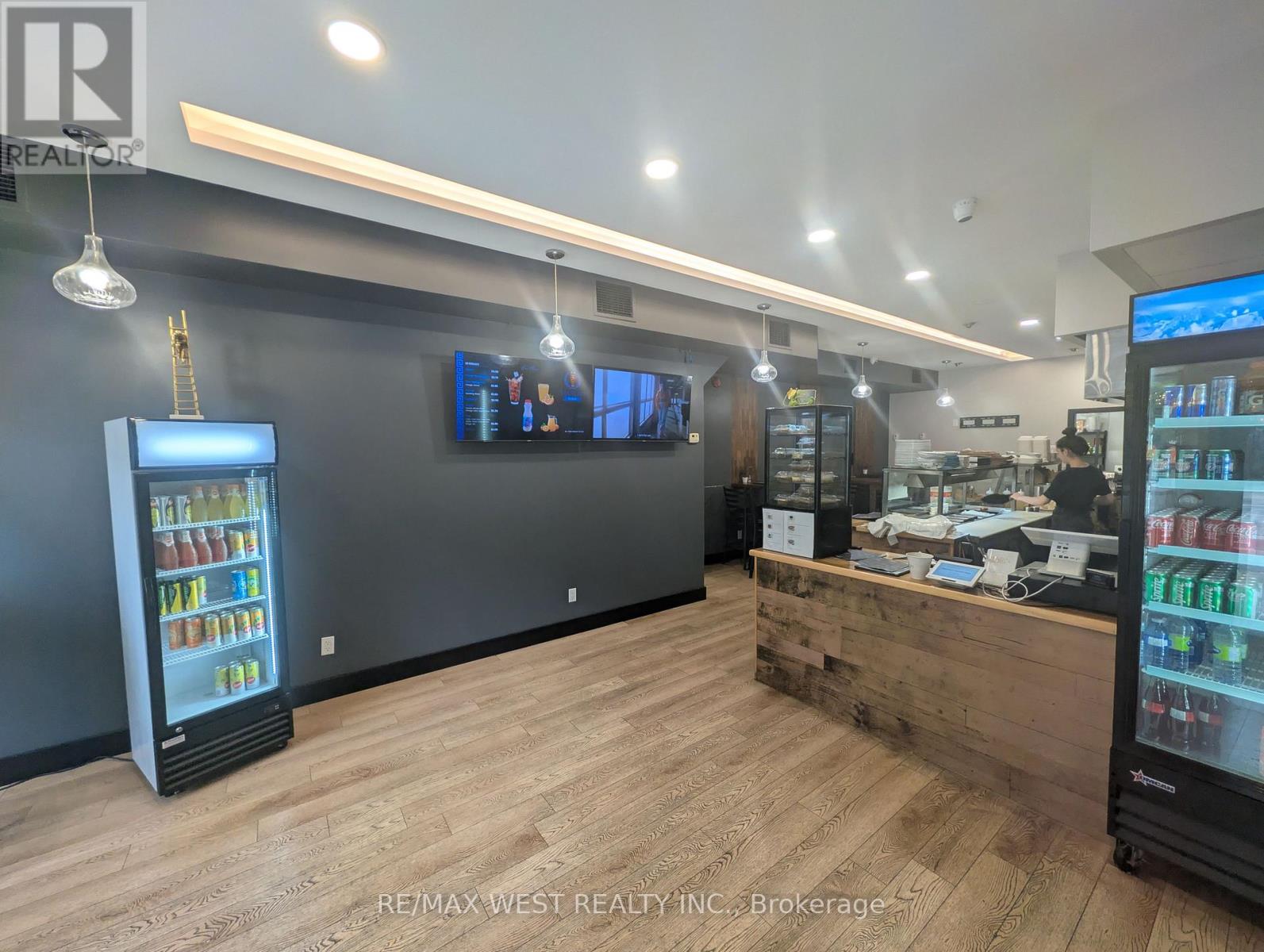 495 Bloor Street W Property Photo 5
