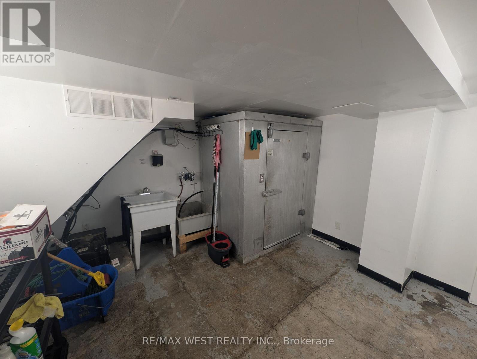 495 Bloor Street W Property Photo 6