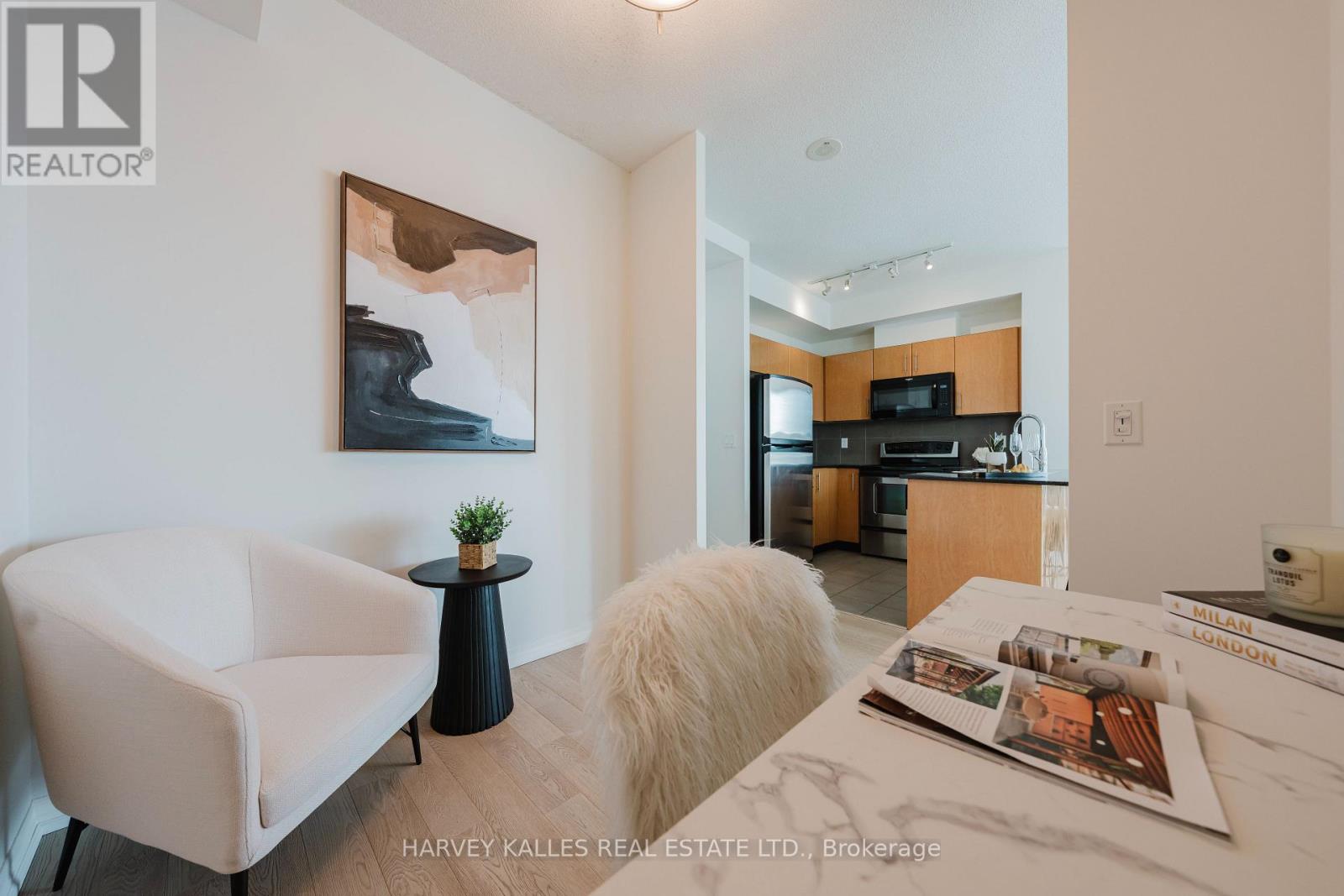 3211 - 16 Yonge Street Property Photo 8