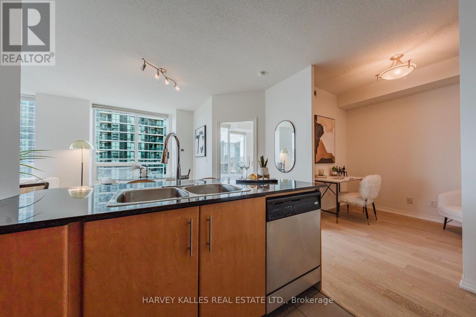3211 - 16 Yonge Street Property Photo 9
