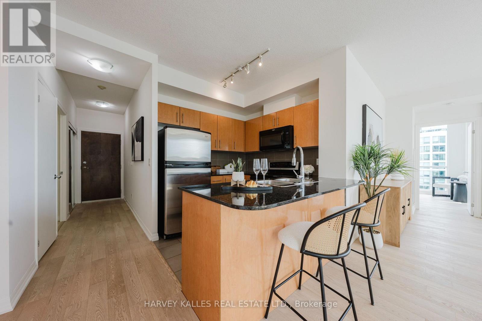 3211 - 16 Yonge Street Property Photo 10
